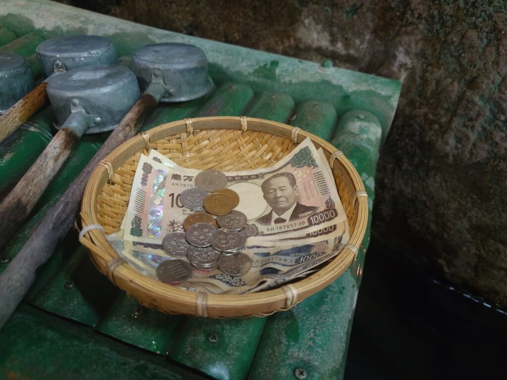 銭洗弁財天宇賀福神社